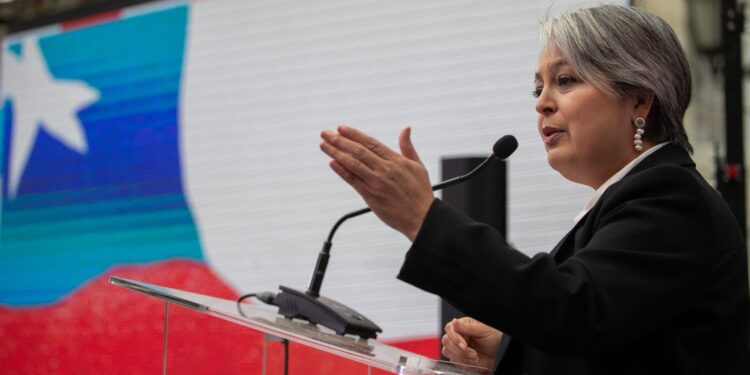 Jeannette Jara, expresó que «no comparte» los dichos de Eduardo Artés