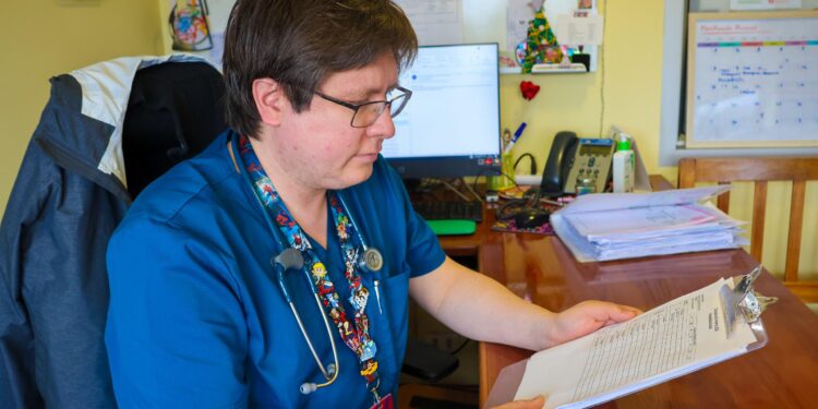 Hospital de Chillán ha incorporado 68 nuevos médicos este 2025 para fortalecer la atención de la comunidad