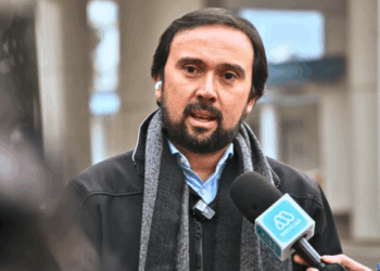 Gobernador Crisóstomo y Subsecretario Collado coordinan estrategias para combatir el comercio ilícito en Chillán