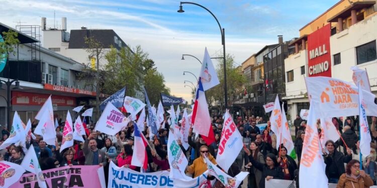 Banderazo por Jeannette Jara en Chillán marcó el inicio oficial de campaña en Ñuble