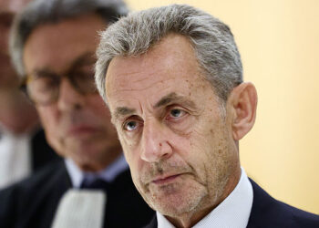Tribunal de París condenó a cinco años de cárcel  al expresidente francés Nicolas Sarkozy.