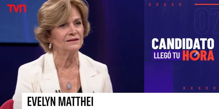Evelyn Matthei, fue la primera abanderada en participar del programa de TVN