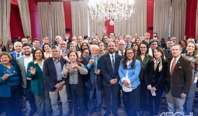 Trabajadores y trabajadoras radiales de ARCHI fueron reconocidos por su labor en ceremonia en La Moneda