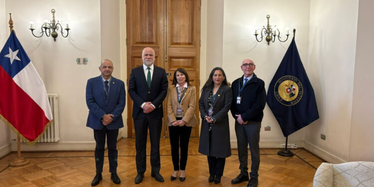 ARCHI se reunión con Ministro del Interior y plantea medidas para fortalecer la seguridad y continuidad de las radios en Chile