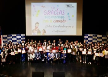 Punilla Cordillera homenajeó a sus profesores y profesoras con emotiva ceremonia