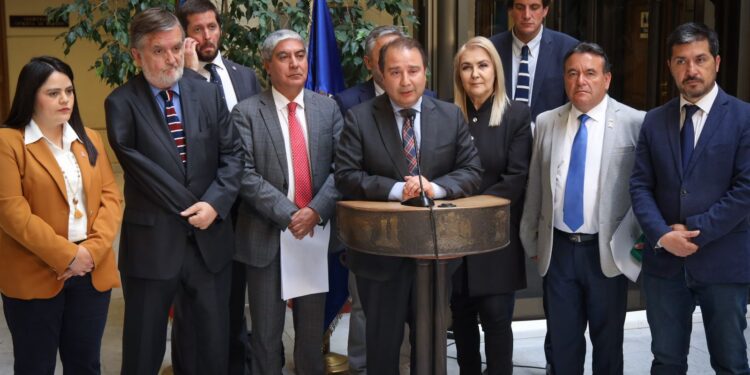 DIPUTADO SAUERBAUM LIDERA PRESENTACIÓN DE ACUSACIÓN CONSTITUCIONAL CONTRA EX MINISTRO DE ENERGÍA POR SOBRE COBROS EN TARIFAS