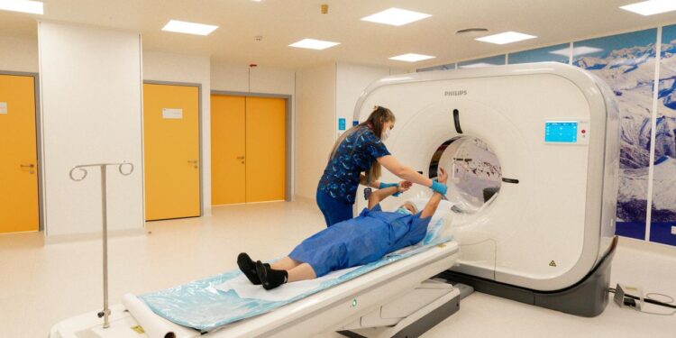 Un hito para la salud de Ñuble: entra en funcionamiento el primer servicio del nuevo Hospital Regional