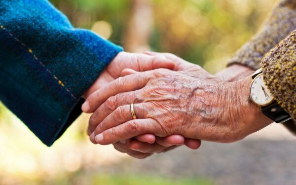 Aumenta el Bono Bodas de Oro: parejas recibirán $463 mil desde octubre