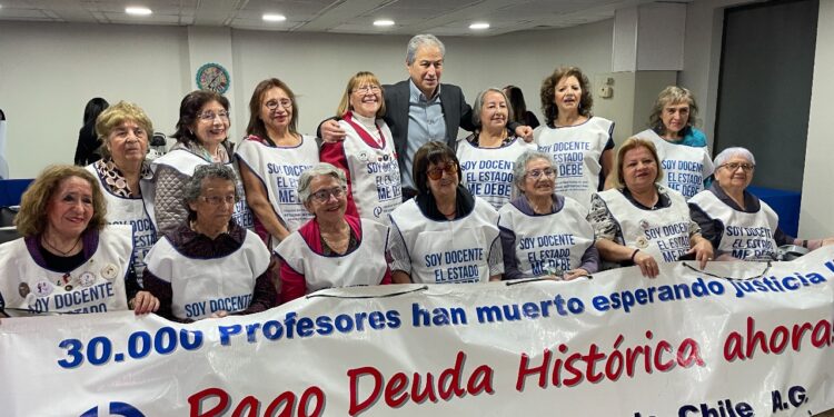 COLEGIO DE PROFESORES LLAMA A AFECTADOS POR LA DEUDA HISTÓRICA, INGRESAR A LA PLATAFORMA Y CHEQUEAR SI ESTÁN EN 15 MIL QUE RECIBIRÁN SU PRIMER EN LOS PRÓXIMOS DÍAS.