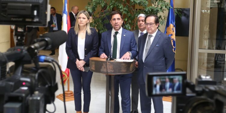 Parte tramitación de proyecto que presentó el diputado Cristóbal Martínez para prorrogar por un año la vigencia de las licencias de conducir tras nuevo colapso