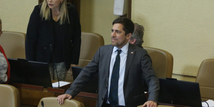 Presupuesto 2026: Diputado Cristóbal Martínez cuestiona al Gobierno por recortar fondos destinados a entrega de útiles escolares y computadores a estudiantes