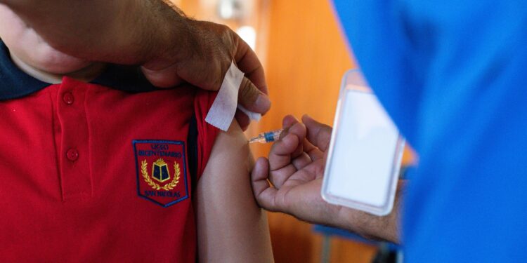 Ñuble supera el 85% de cobertura en la estrategia de vacunación escolar 2025