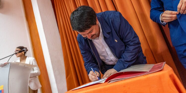 Firman convenio para potenciar y fomentar la lactancia materna en El Carmen