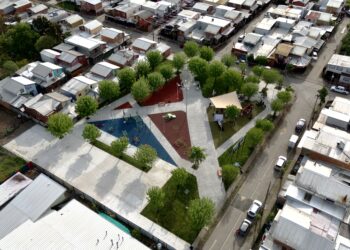 Gobierno Regional invierte $457 millones en nuevo techo para escuela y plazas comunitarias de Bulnes