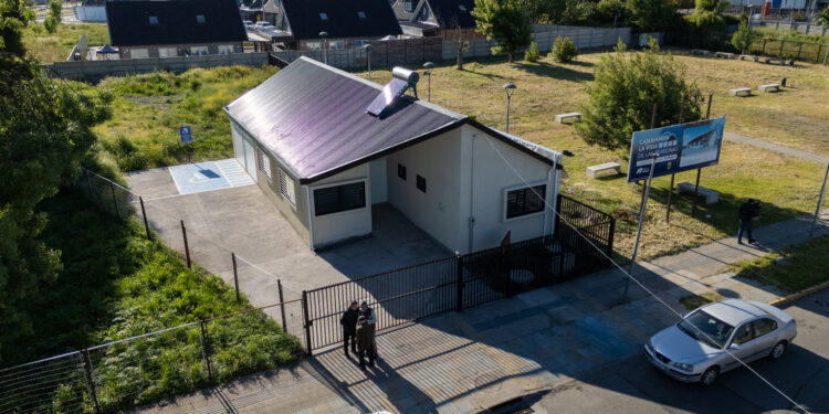 Gobernador Crisóstomo supervisa obras finales que transformarán la vida de adultos mayores y personas con Parkinson en Chillán