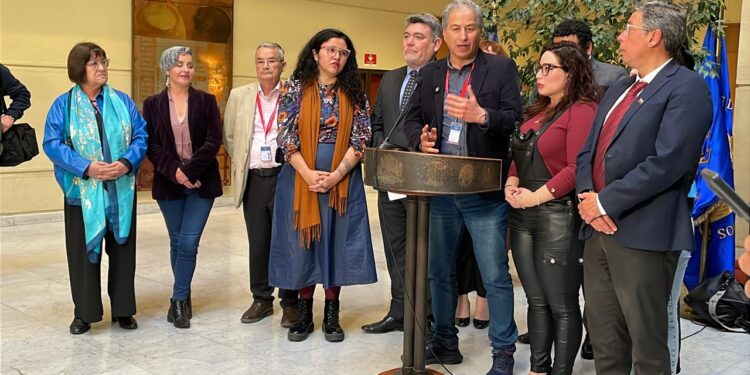 LEY DE TITULARIDAD DOCENTE APROBADA POR UNANIMIDAD EN COMISIÓN DE EDUCACIÓN DE LA CÁMARA BAJA. COLEGIO DE PROFESORES ESPERA QUE VOTACIÓN TRANSVERSAL SE MANTENGA EN SALA.