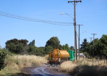 Municipalidad de Chillán Viejo inicia proyecto de tratamiento con supresor de polvo en 73 mil metros cuadrados