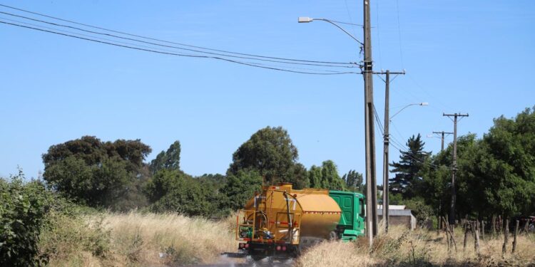 Municipalidad de Chillán Viejo inicia proyecto de tratamiento con supresor de polvo en 73 mil metros cuadrados
