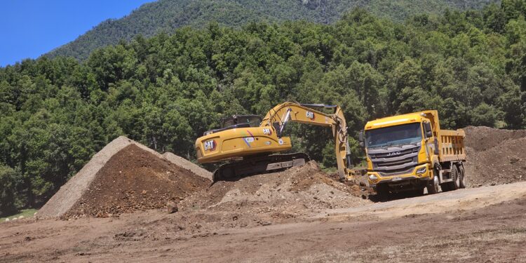 Trabajo colaborativo entre El Carmen y Pinto permitió arreglo de caminos en Atacalco
