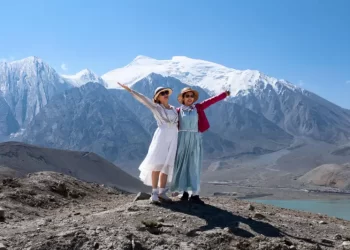 Lo que no se ve de Xinjiang, la impresionante región de China visitada por 300 millones de turistas