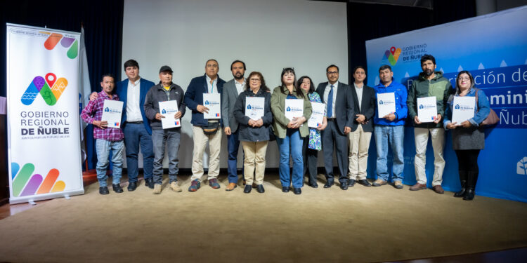 Más 100 familias reciben títulos de dominio gracias al convenio del Gobierno Regional con Bienes Nacionales