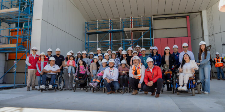 Familias de Teletón recorren emocionados las obras del nuevo instituto de rehabilitación de Ñuble