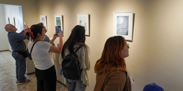 “Fuera de lugar”: el artista Héctor Segura presenta su primera exposición en el Centro Cultural Hojalata