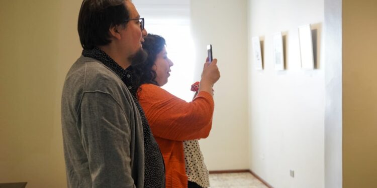 “Fuera de lugar”: el artista Héctor Segura presenta su primera exposición en el Centro Cultural Hojalata