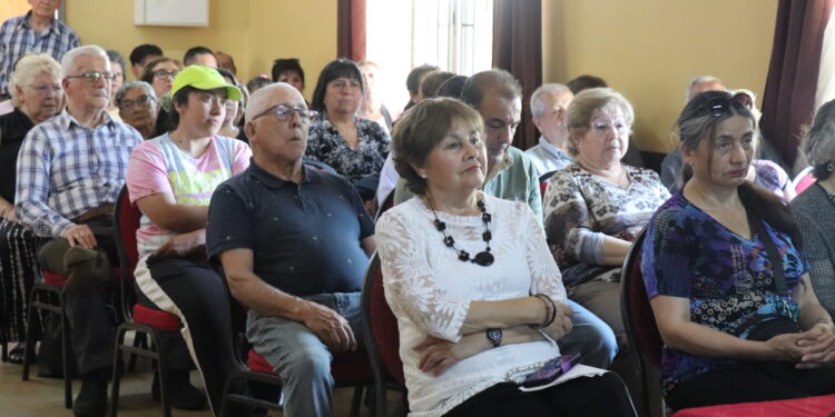 Socializan con vecinos el mejoramiento del Parque Sarita Gajardo