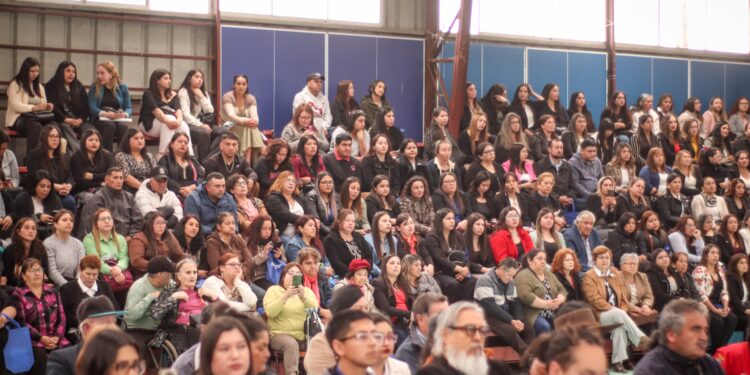 Minvu entregó 490 subsidios habitacionales al comité más grande en la historia de la región