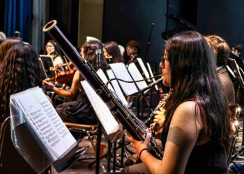 Orquesta Sinfónica Juvenil Regional de Ñuble deslumbra en doble concierto gratuito en el Teatro Municipal de Chillán.