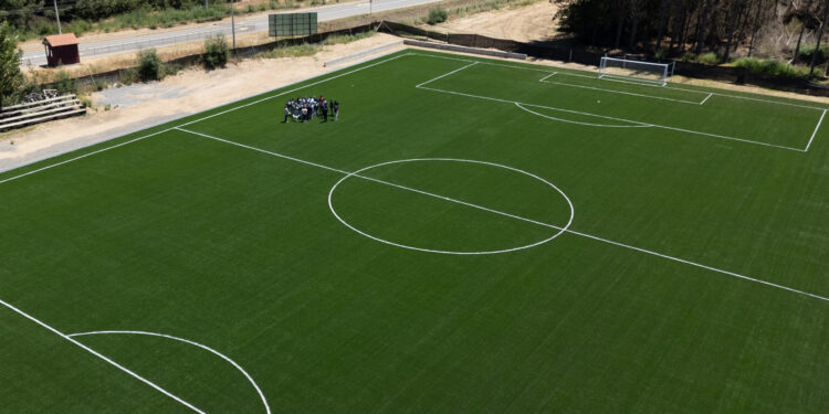 Inversión de casi $1.000 millones materializa mejoras en posta, una nueva cancha sintética y remodelación de escuela en Ránquil