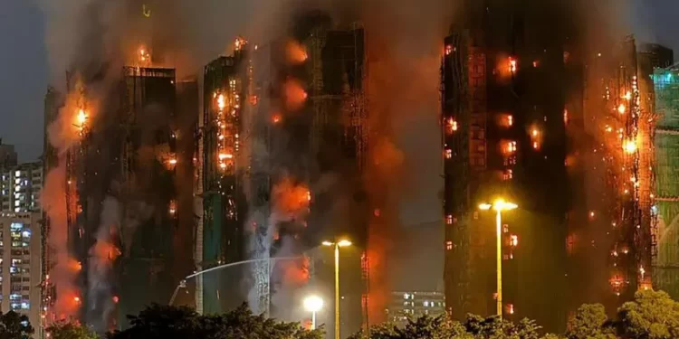 Por qué fue tan devastador y otras 5 preguntas sobre el incendio en las torres de viviendas de Hong Kong que dejó al menos 128 muertos