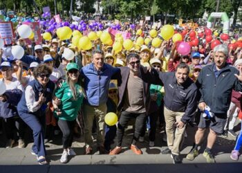 Alrededor de 1.500 personas mayores participaron de caminata por el envejecimiento activo en Chillán