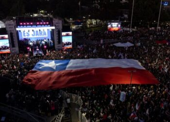 Jeannette Jara, realizó cierre de su campaña en la Plaza de Maipú
