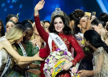 Candidata de México, Fátima Bosch se transformó en la nueva miss Universo.