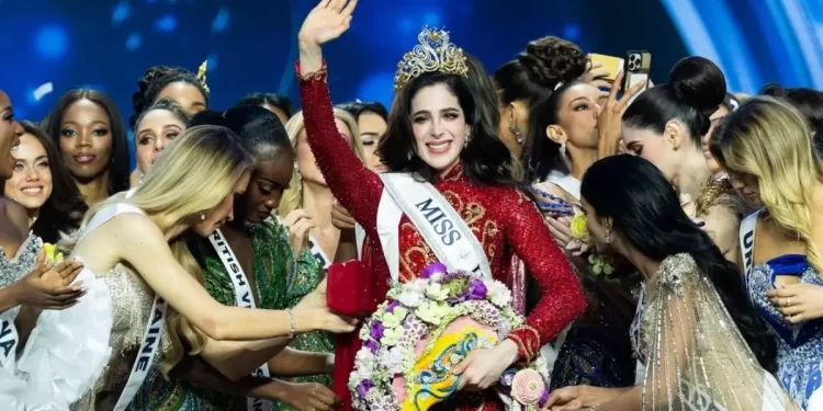 Candidata de México, Fátima Bosch se transformó en la nueva miss Universo.