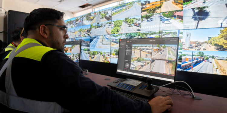 Gobierno Regional habilita 157 cámaras en Carabineros y PDI: equipos reducirán tiempos de investigación y agilizarán respuestas ante delitos