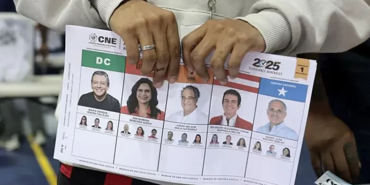 Los resultados preliminares de las presidenciales en Honduras muestran una ajustada contienda entre el conservador Asfura, apoyado por Trump, y el centrista Nasralla