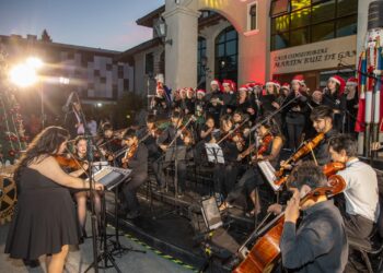 Con encendido del árbol y concierto familiar se inician actividades navideñas