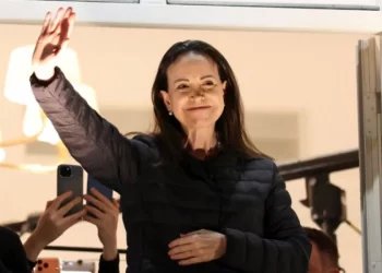 La opositora venezolana María Corina Machado realiza su primera aparición pública en Oslo tras pasar más de un año en la clandestinidad