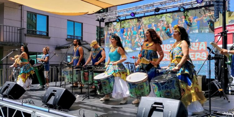 Artistas y oficios creativos llenaron de vida la Diagonal Pedro Aguirre Cerda en la Expo “De Mar a Cordillera”