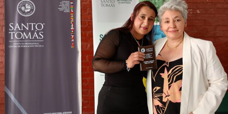 Reconocimiento Sello Gabriela Mistral 2025 distinguió a 20 estudiantes de SantoTomás Chillán