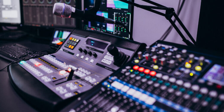 NUEVO PROYECTO DE LEY DE RADIOS PÚBLICAS: UN PASO HACIA LA DESCENTRALIZACIÓN Y FORTALECIMIENTO DE LA RADIODIFUSIÓN EN CHILE