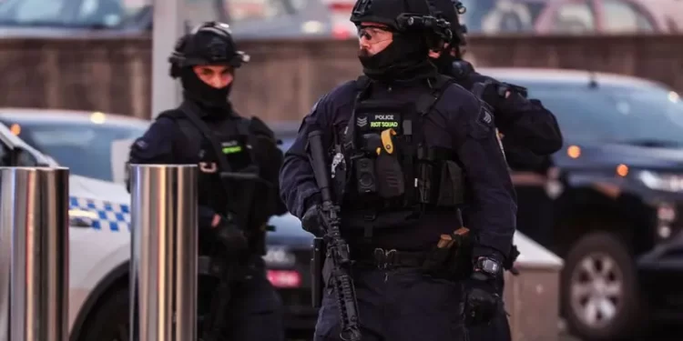 Al menos 16 muertos en un tiroteo durante un evento de la comunidad judía en Bondi Beach, la playa más famosa de Australia