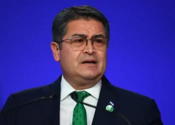 Honduras pide ejecutar una orden de captura de 2023 contra el expresidente Juan Orlando Hernández, indultado por Trump