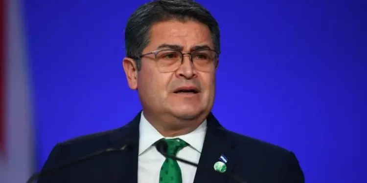 Honduras pide ejecutar una orden de captura de 2023 contra el expresidente Juan Orlando Hernández, indultado por Trump