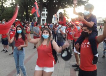 Hinchas de Ñublense molestos por contrataciones de Primera B