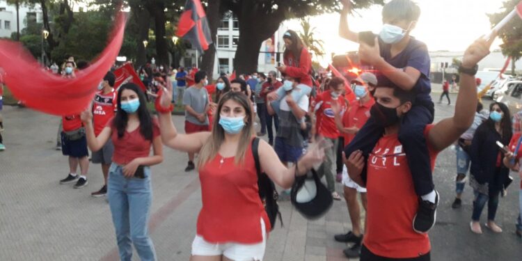Hinchas de Ñublense molestos por contrataciones de Primera B