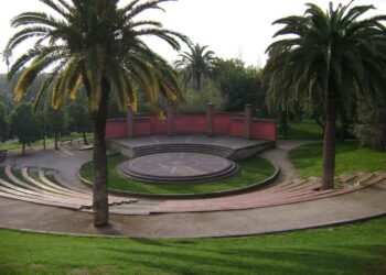 San Carlos mejora su Parque Violeta Parra con nueva iluminación solar y cámaras de seguridad